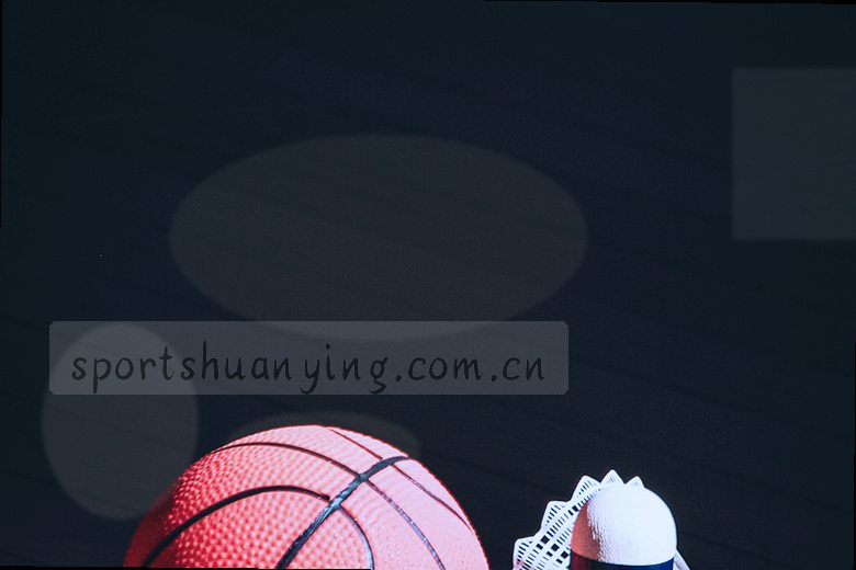 C罗凌空抽射瞬间定格